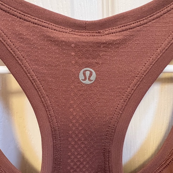 Lululemon tank top size 8, excellent condition - Picture 2 of 3